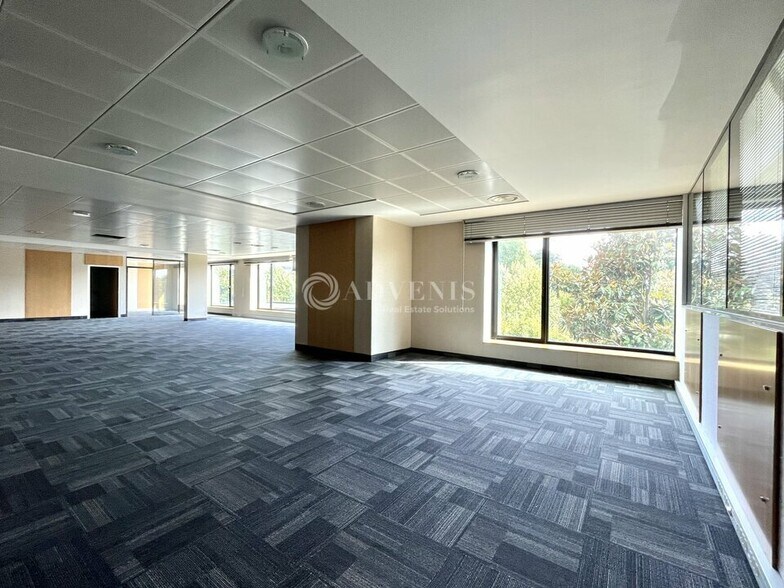 Office in Lieusaint to rent - Interior Photo - Image 3 of 9