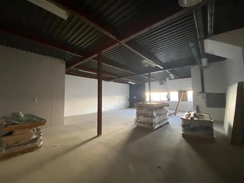 Light Industrial in Fontenay-sous-Bois to rent - Interior Photo - Image 3 of 5