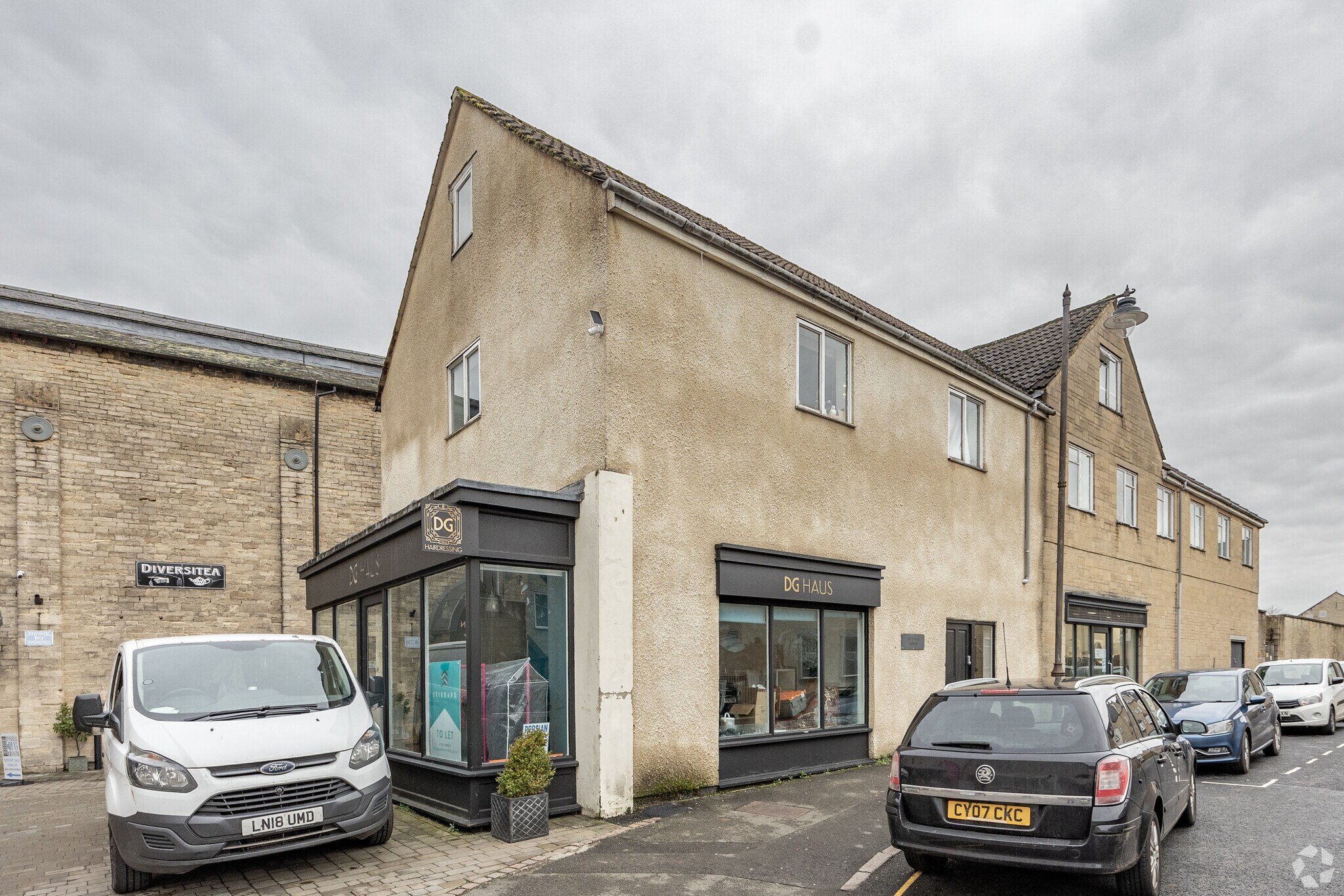 West Way, Cirencester to rent Primary Photo- Image 1 of 3