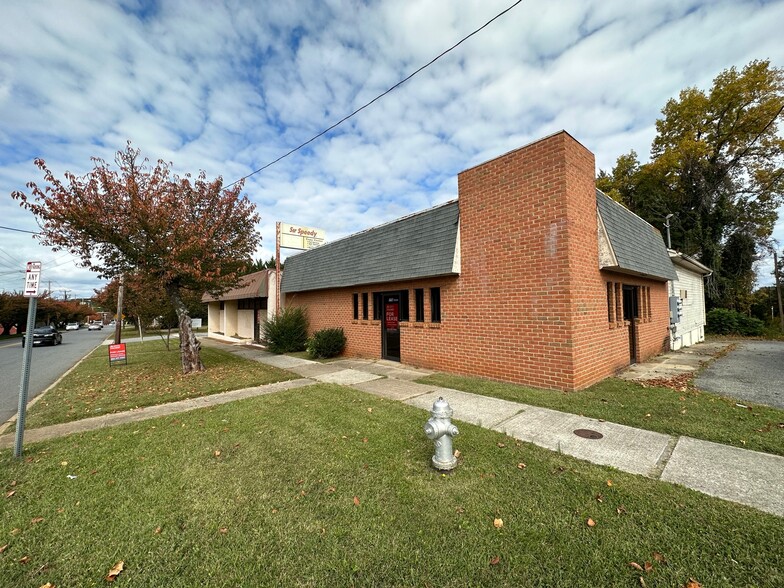 258 Oakley Ave, Lynchburg, VA for rent - Building Photo - Image 1 of 3