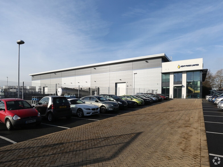 Christopher Martin Rd, Basildon to rent - Building Photo - Image 3 of 3