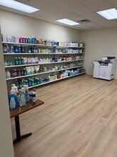 303 SW 18th St, Bentonville, AR to rent Interior Photo- Image 2 of 4