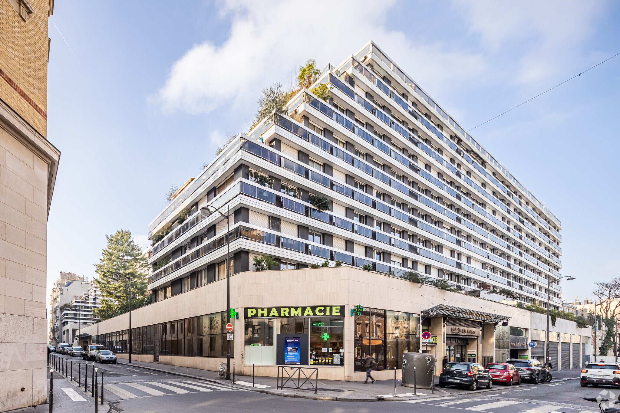 Retail in Paris to rent Primary Photo- Image 1 of 3