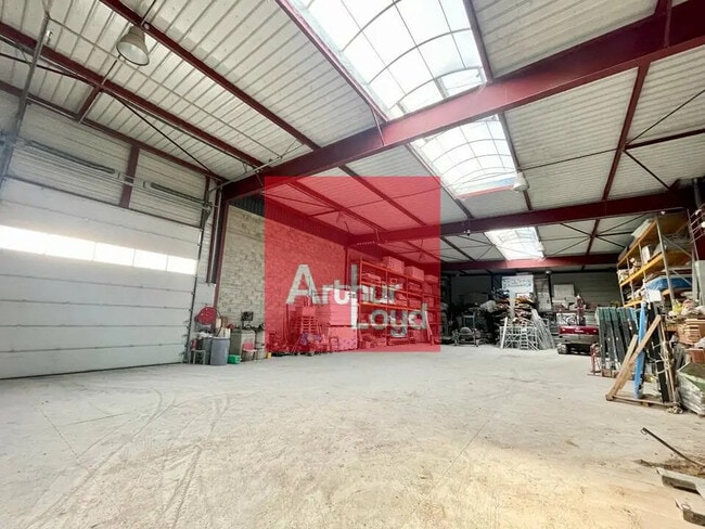 Location Local d'activités 688 m²