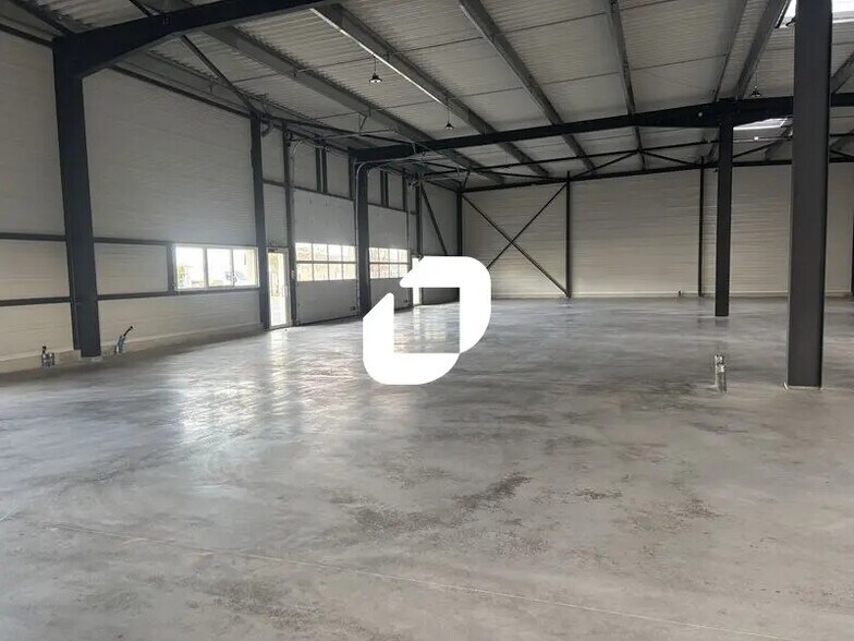 Light Industrial in Blanquefort to rent - Interior Photo - Image 3 of 8