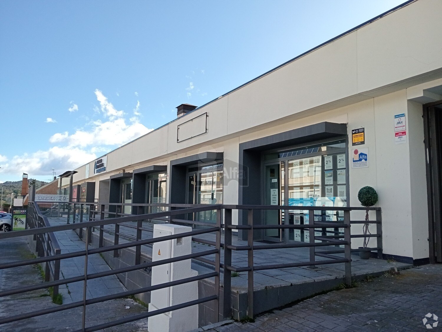 Retail in Galapagar, Madrid for sale Interior Photo- Image 1 of 2