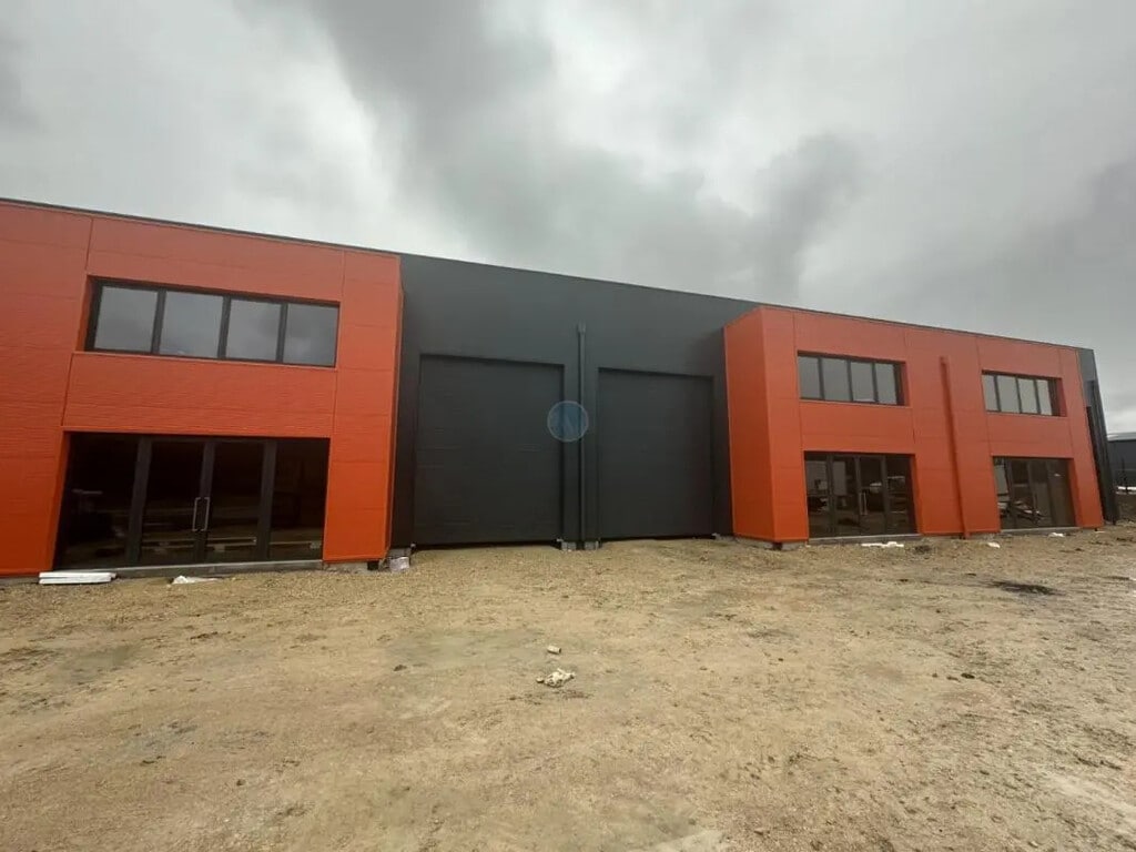 Location Local d'activités 500 m² - Photo 1