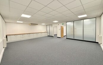 8 Bassett Court, Northampton to rent Interior Photo- Image 2 of 2