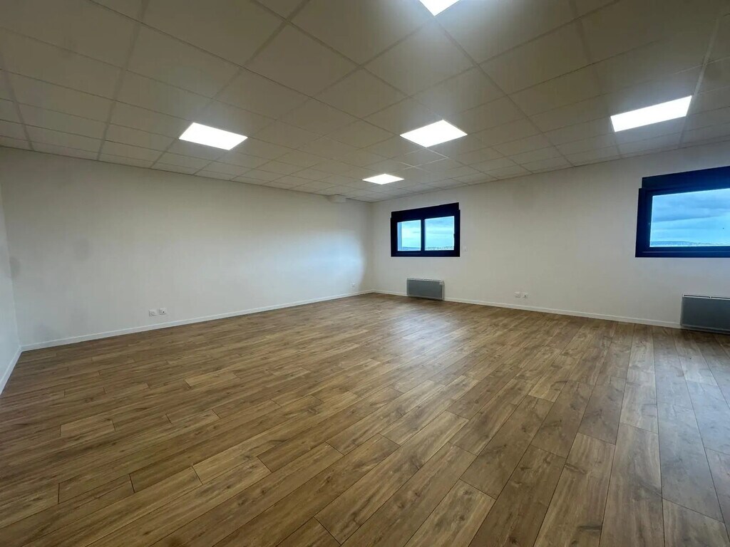 Location Local d'activités 165 m² - Photo 1