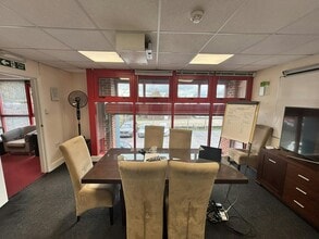 Claylands Rd, Bishops Waltham to rent Interior Photo- Image 2 of 11