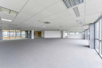 14-16 Rue Touzet-Gaillard, Saint-Ouen-sur-Seine to rent Building Photo- Image 2 of 3