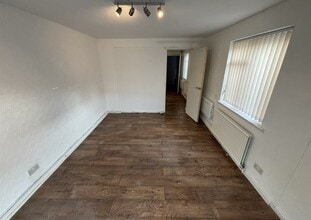 83 Talbot Rd, Pontyclun to rent Interior Photo- Image 1 of 4