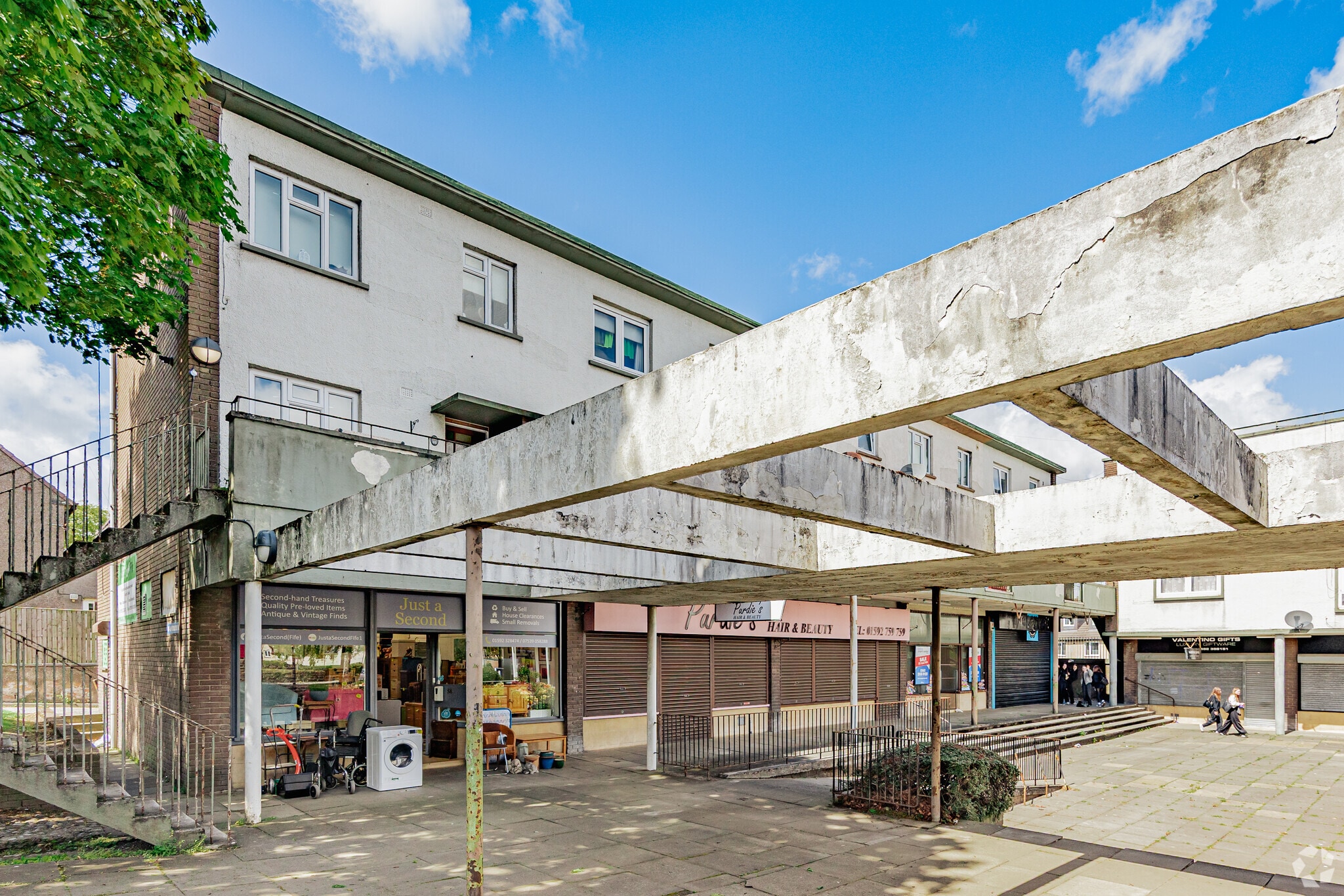 50 Woodside Way, Glenrothes for sale Primary Photo- Image 1 of 3
