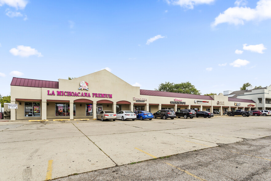 2202-2230 W Algonquin Rd, Rolling Meadows, IL for sale - Building Photo - Image 3 of 27