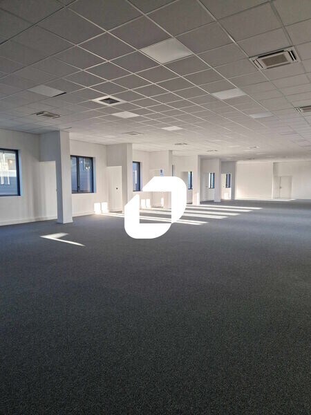 Office in Argenteuil to rent Interior Photo- Image 1 of 19