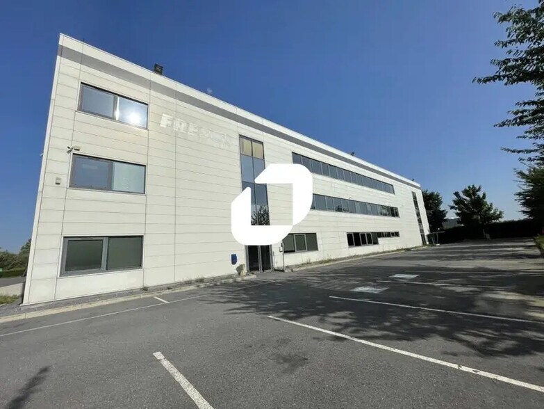 Industrial in Chilly-Mazarin to rent - Building Photo - Image 3 of 17