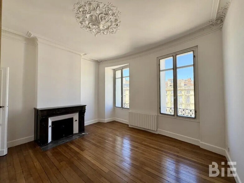 Office in Bordeaux to rent - Interior Photo - Image 2 of 9