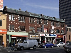 320-326 Bloor St W, Toronto, ON for rent Building Photo- Image 1 of 2