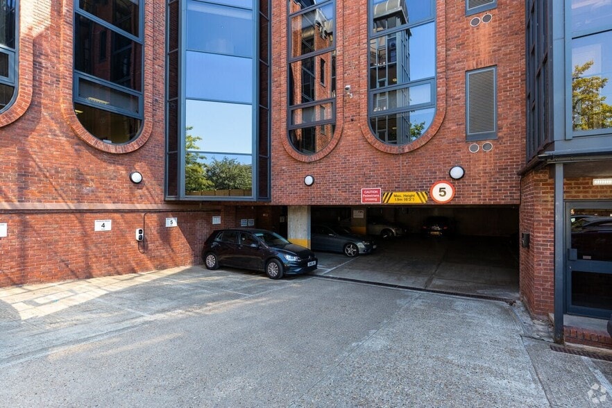 27-41 Church St W, Woking to rent - Building Photo - Image 3 of 6