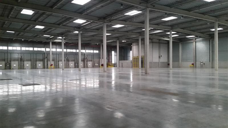 Industrial in Moissy-Cramayel to rent - Building Photo - Image 1 of 12