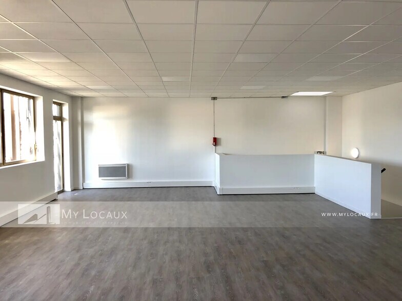 Light Industrial in Gennevilliers to rent - Interior Photo - Image 2 of 5