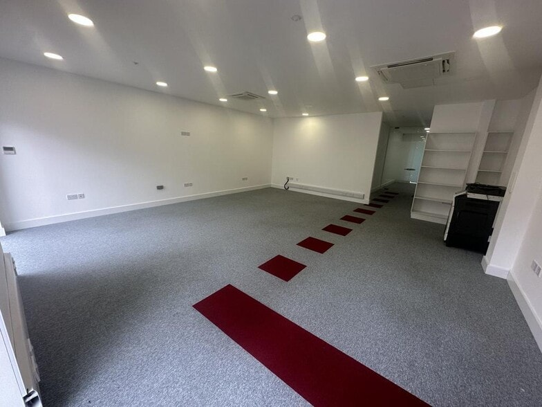 23 Ladysmith Rd, Harrow to rent - Interior Photo - Image 3 of 20