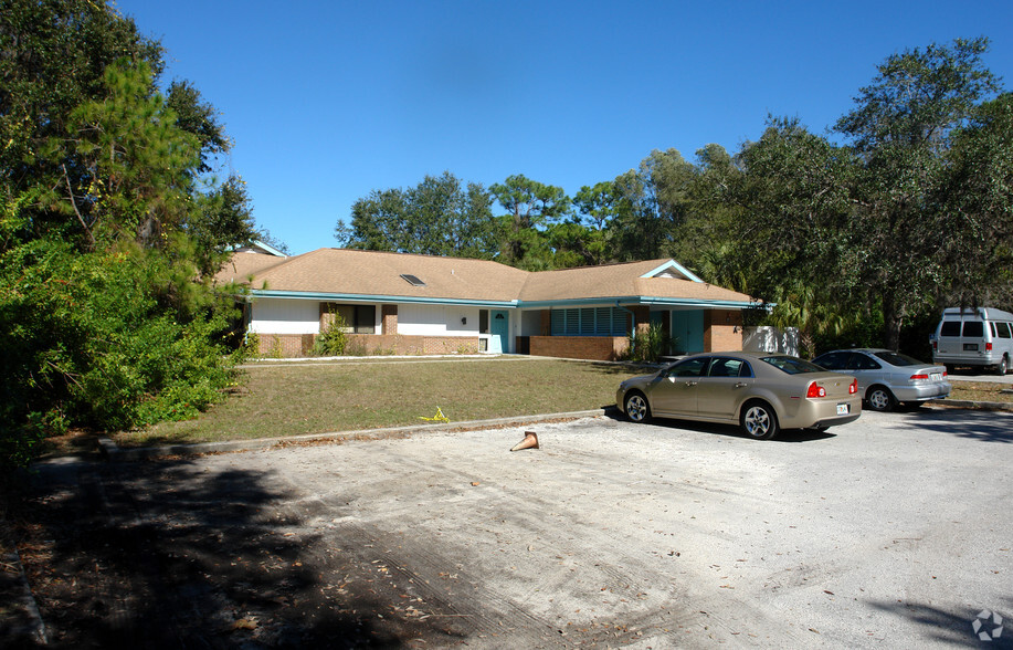 Pinellas County Prime Investment portfolio of 5 properties for sale on LoopNet.co.uk - Primary Photo - Image 3 of 4