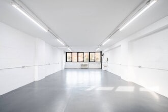 8 Andrews Rd, London to rent Interior Photo- Image 2 of 4