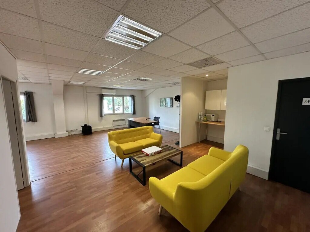 Location Commerce 88 m² - Photo 1