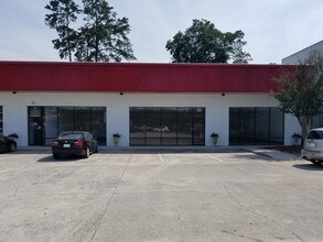 111 W Derenne Ave, Savannah, GA for rent Building Photo- Image 1 of 7