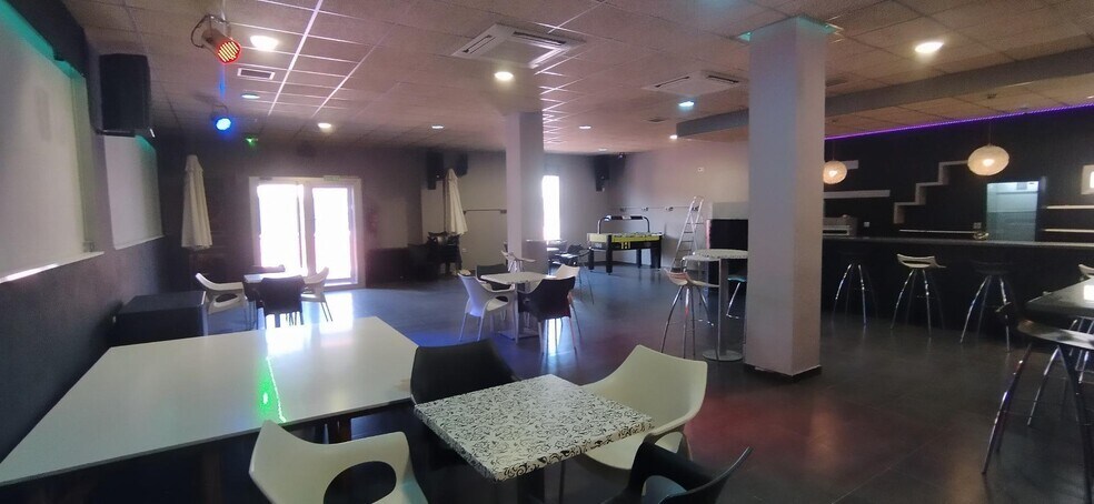 Retail in Calasparra to rent - Interior Photo - Image 3 of 25