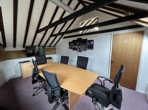 19-21 Timber Ln, Caterham to rent Interior Photo- Image 2 of 6