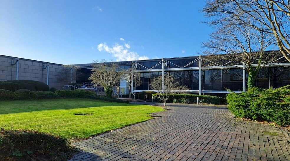 Worthing Rd, Southwater to rent - Building Photo - Image 3 of 7