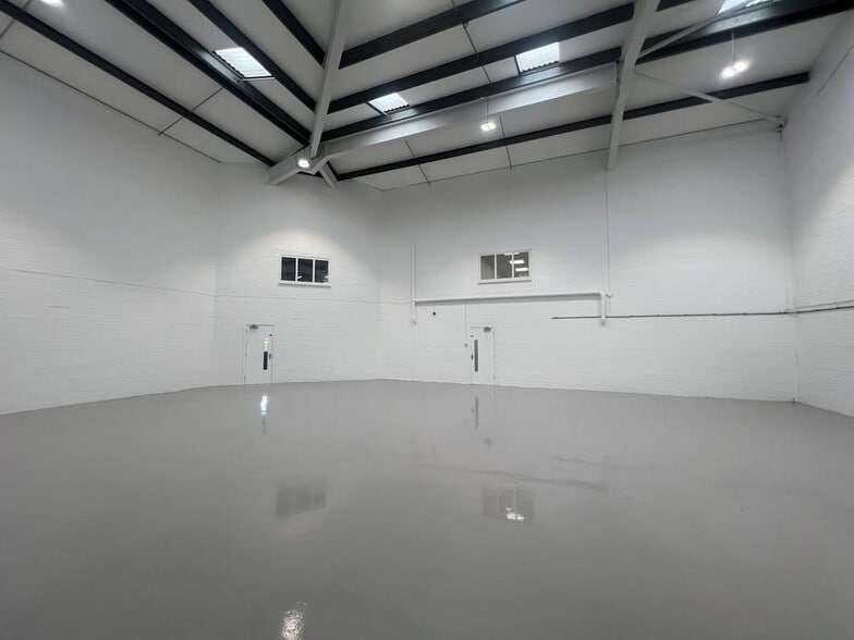 Ashburton Rd W, Manchester to rent - Building Photo - Image 3 of 11