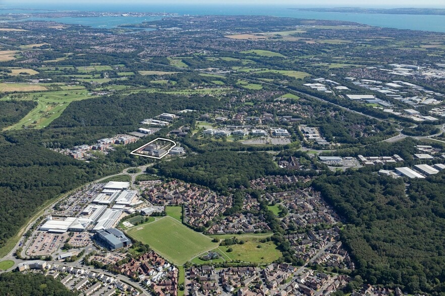 Office in Fareham to rent - Building Photo - Image 3 of 19