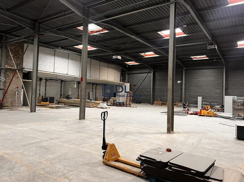 Industrial in Orly to rent - Interior Photo - Image 2 of 11