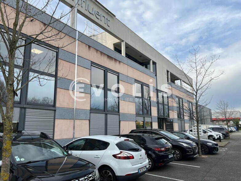10 Rue De Bretagne, Saint-Quentin-Fallavier to rent - Building Photo - Image 3 of 12