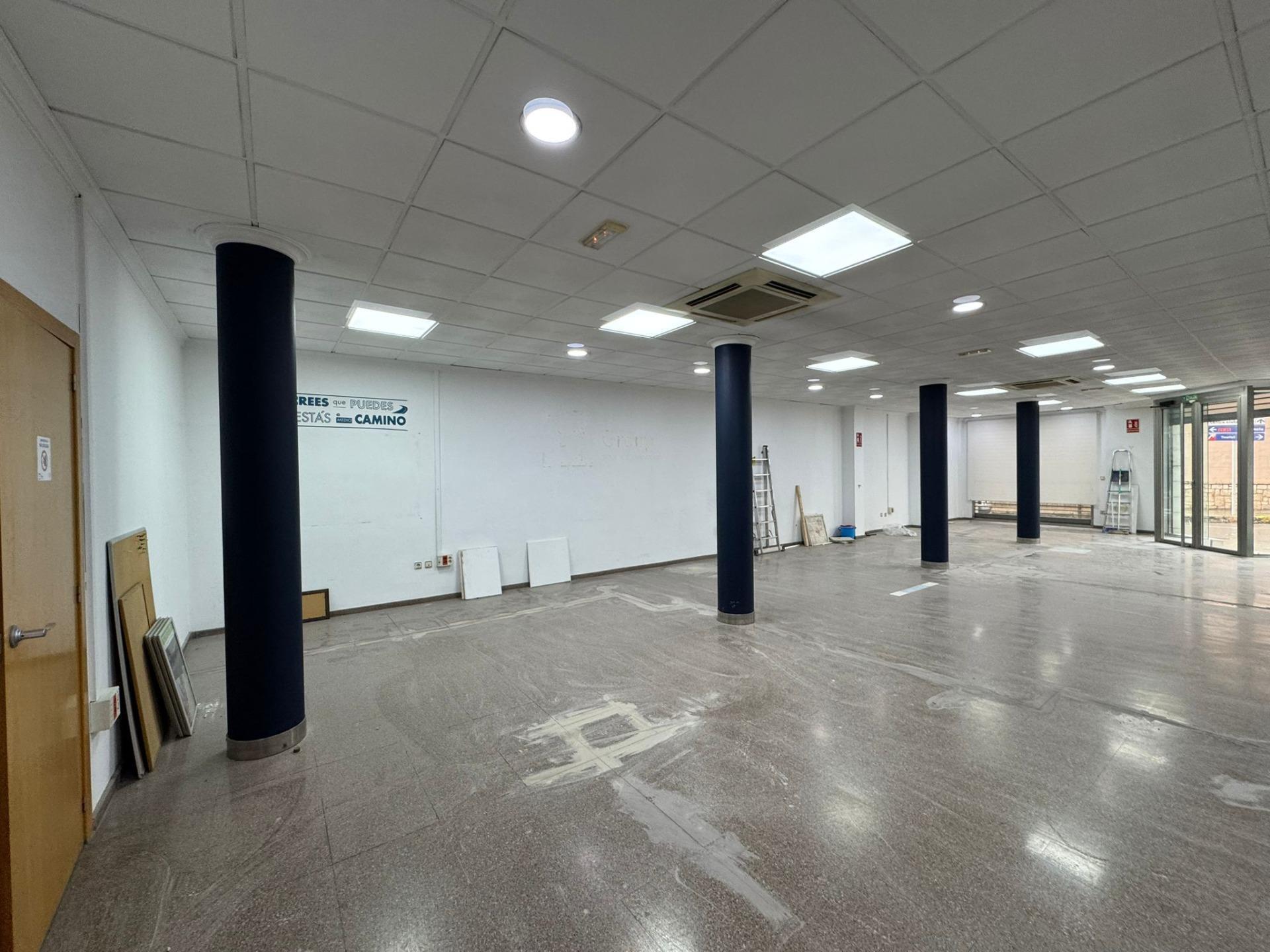 Retail in Llíria, Valencia to rent Interior Photo- Image 1 of 9