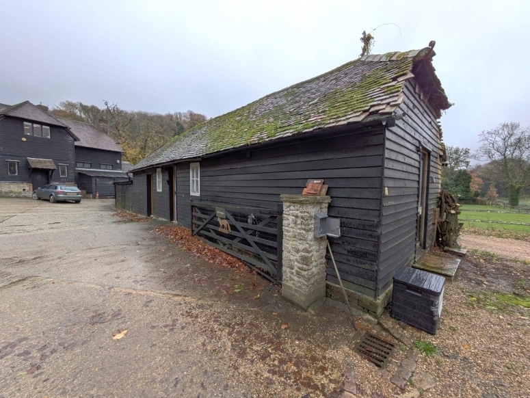 Church Rd, Chiddingfold to rent Primary Photo- Image 1 of 3