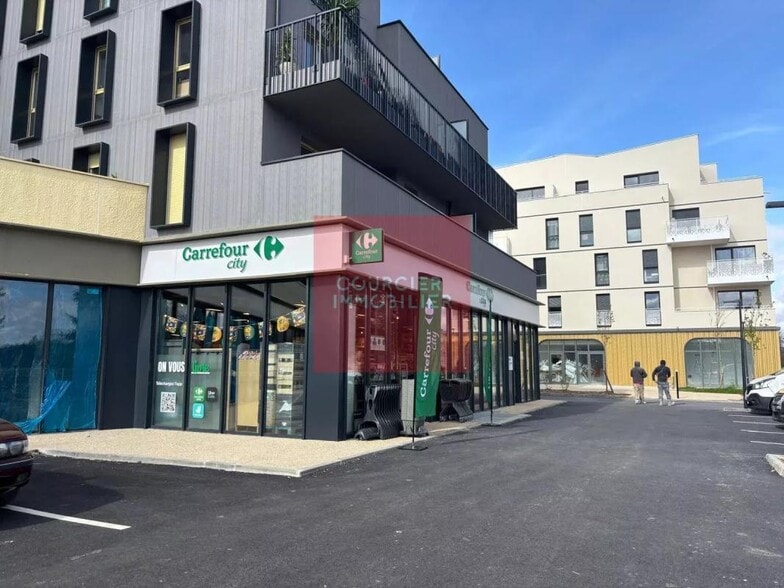 Retail in Plaisir for sale - Building Photo - Image 2 of 9