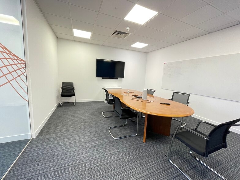 5 West Way, Oxford to rent - Building Photo - Image 3 of 11