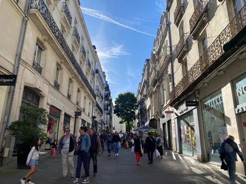 Retail in Nantes to rent - Building Photo - Image 3 of 8