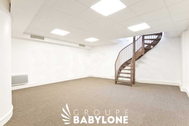 Office in Neuilly-sur-Seine to rent Building Photo- Image 1 of 8