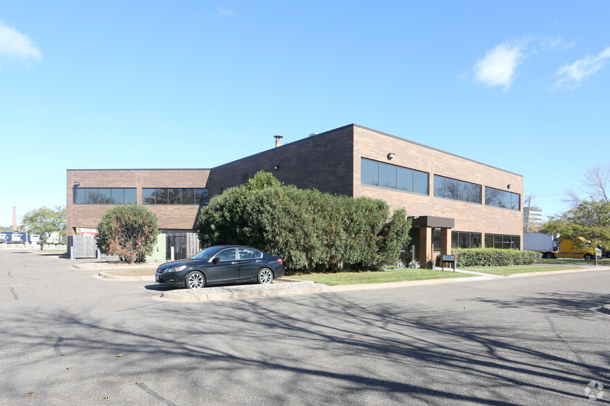 2520 Broadway St NE, Minneapolis, MN for rent - Primary Photo - Image 1 of 7