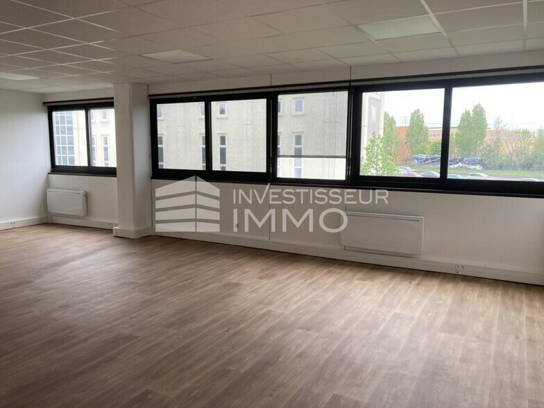 Office in Asnieres Sur Seine for sale - Interior Photo - Image 1 of 4