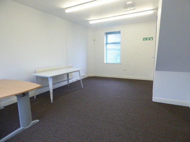 91-93 Westbourne Rd, Huddersfield for rent - Building Photo - Image 2 of 3