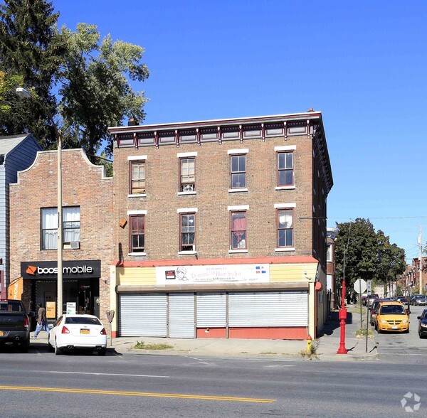 222-224 Broadway, Newburgh, NY for rent - Primary Photo - Image 1 of 11