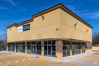 2531 W Ledbetter Dr, Dallas, TX for rent Building Photo- Image 1 of 15