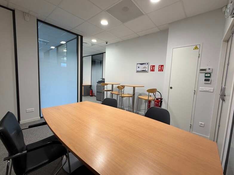 314 C Allée Des Noisetiers, Limonest for sale - Building Photo - Image 3 of 8