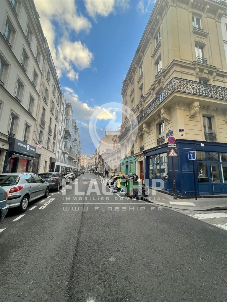 Retail in Paris for sale Building Photo- Image 1 of 3